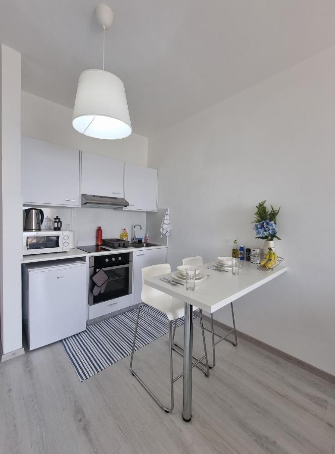 Super Modern Beachfront 1 Bedroom - Sleeps 4 Lemesos Exteriér fotografie
