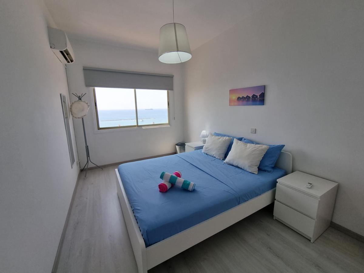 Super Modern Beachfront 1 Bedroom - Sleeps 4 Lemesos Exteriér fotografie
