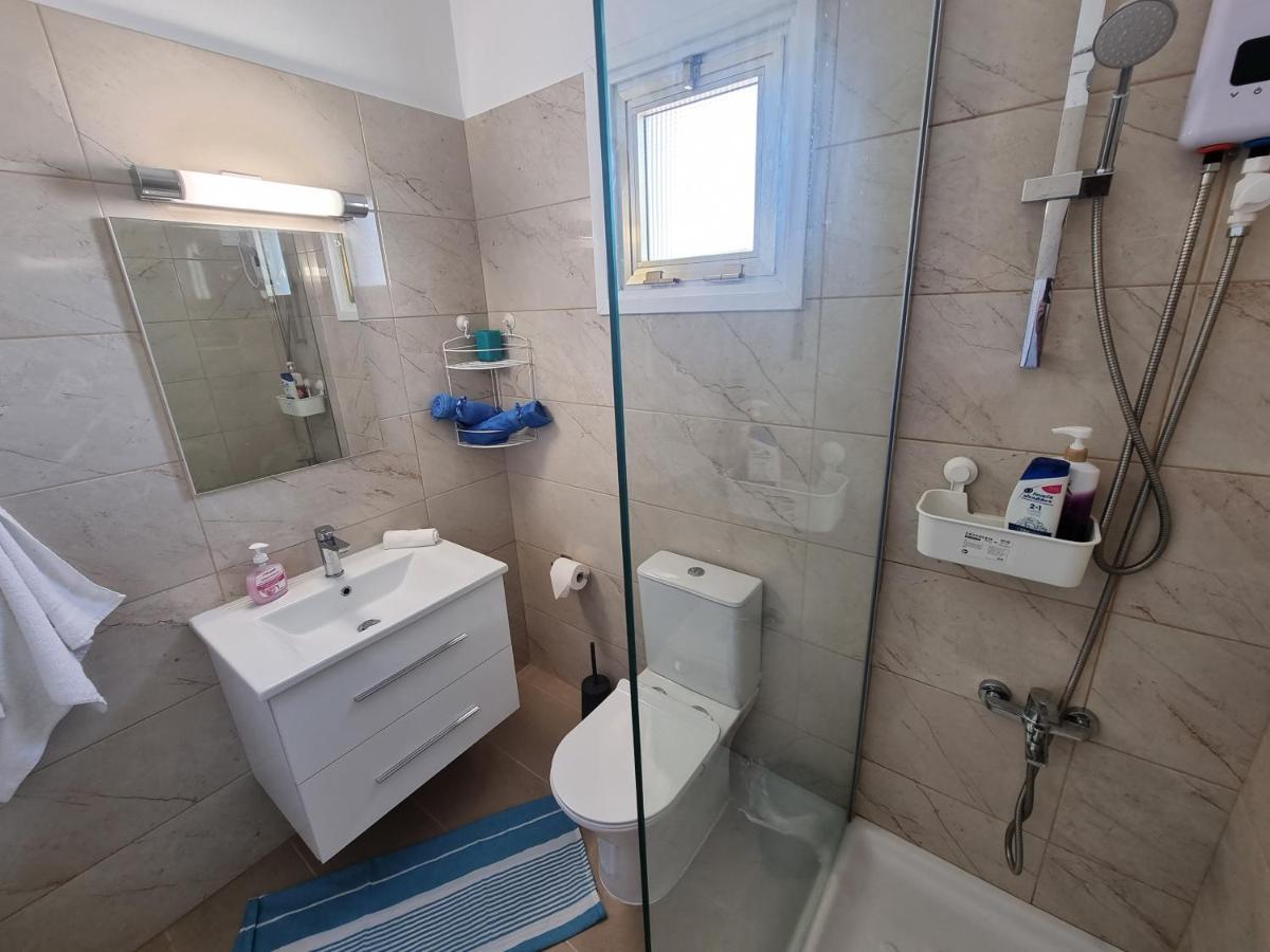 Super Modern Beachfront 1 Bedroom - Sleeps 4 Lemesos Exteriér fotografie