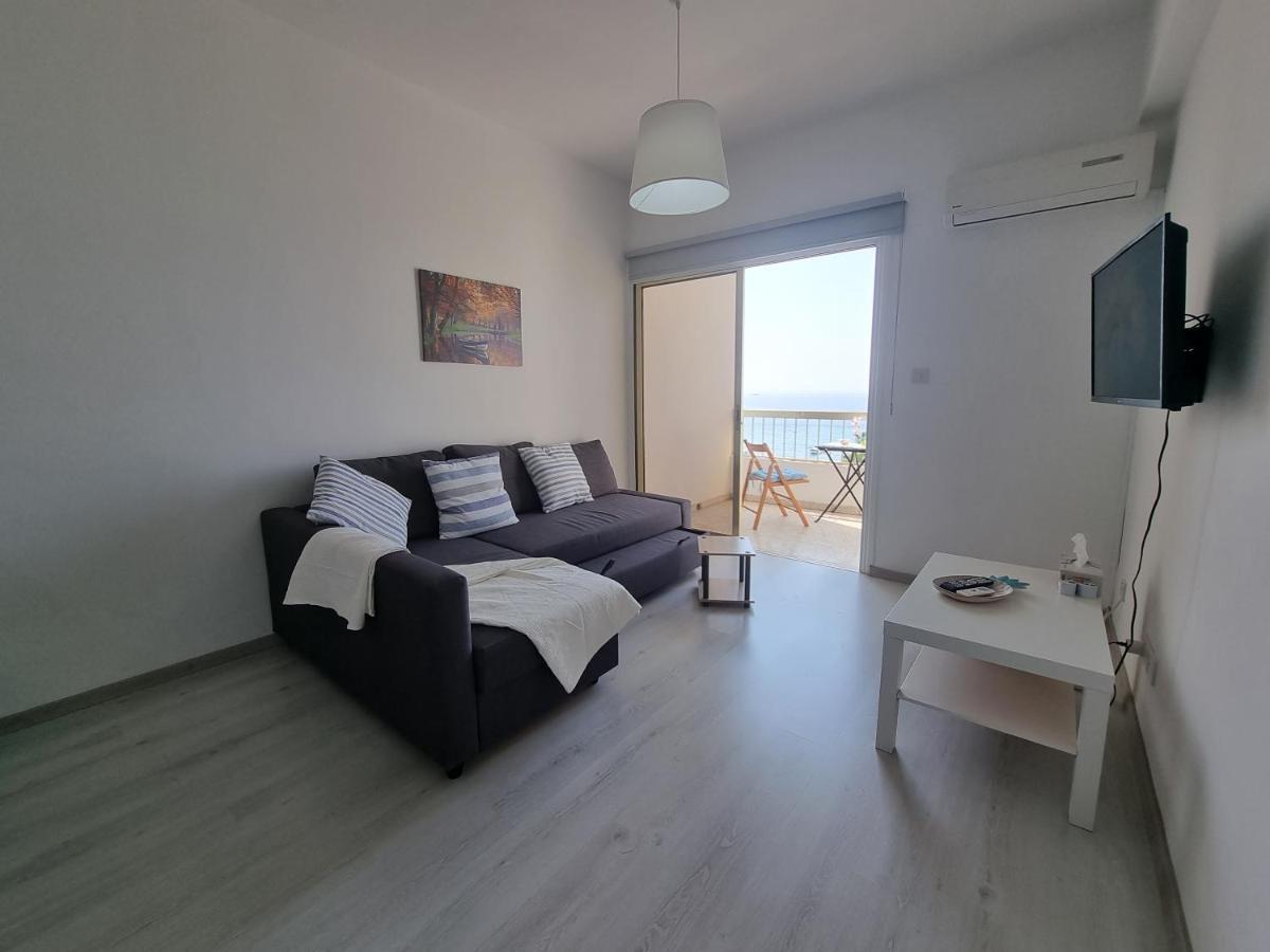 Super Modern Beachfront 1 Bedroom - Sleeps 4 Lemesos Exteriér fotografie